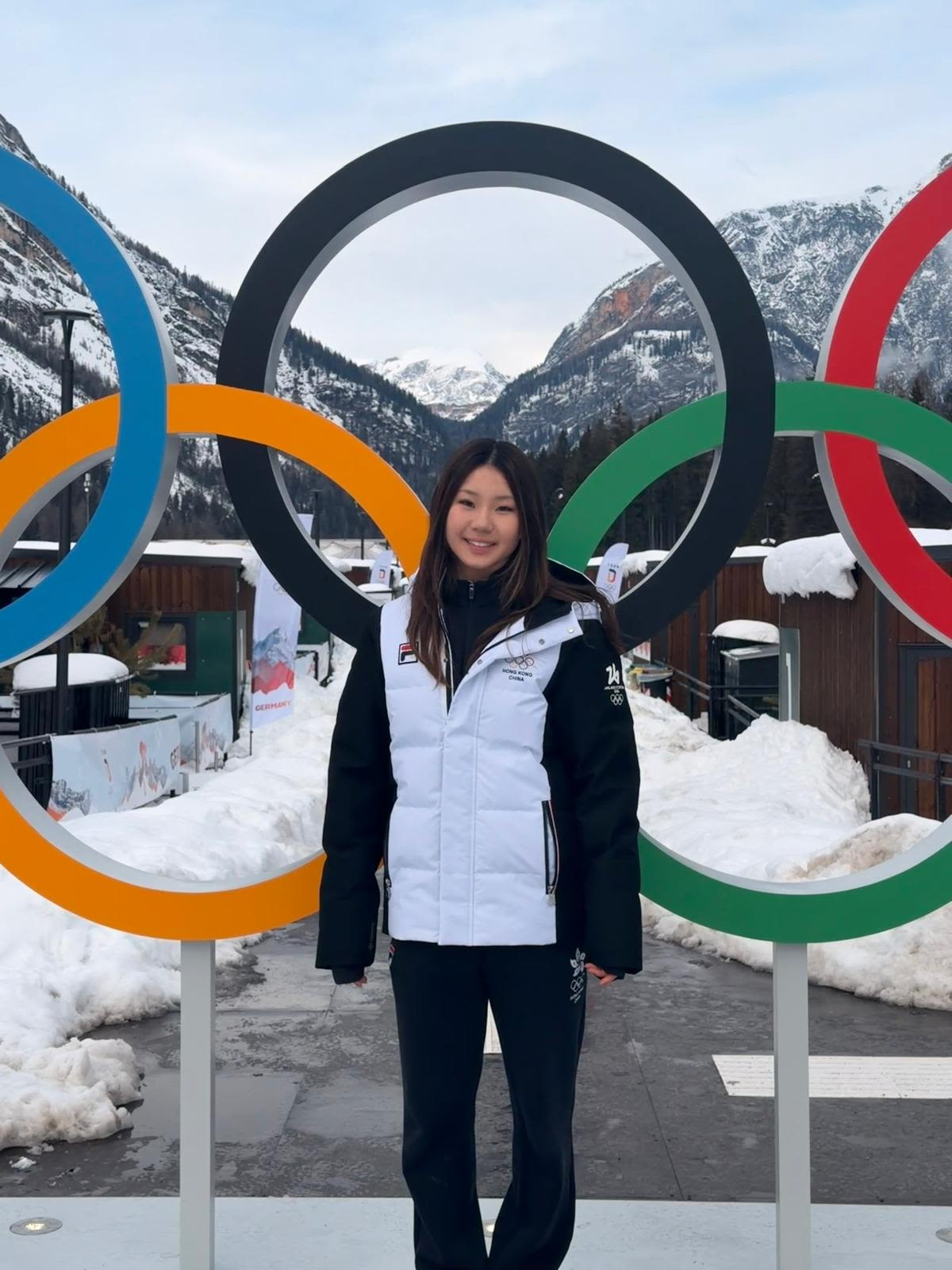Eloise smiling in front of the Olympic rings