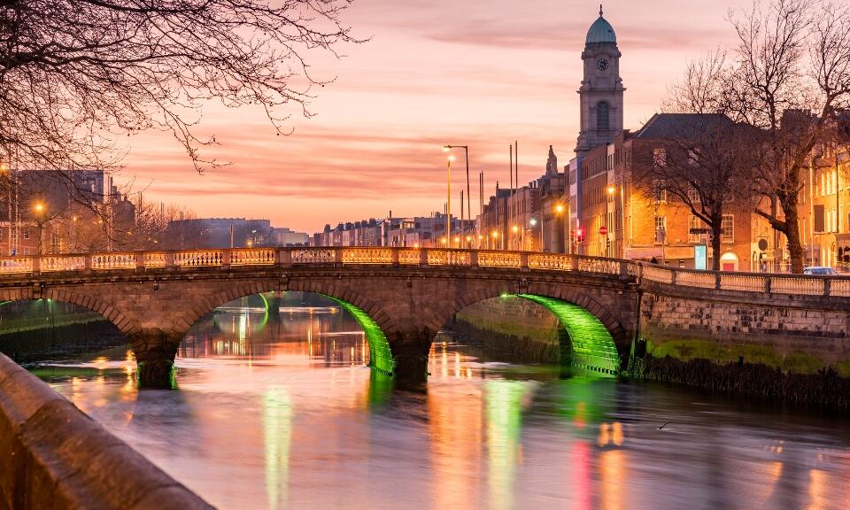 The city of Dublin, Ireland in the evening
