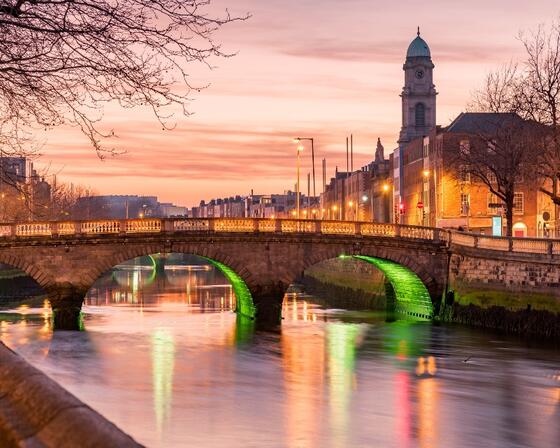 The city of Dublin, Ireland in the evening