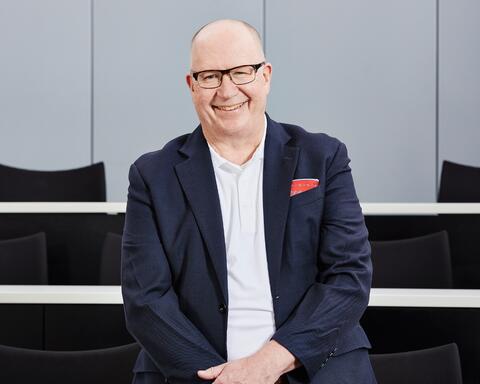 Headshot of Peter Todd