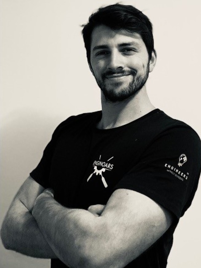 Sepia headshot of Rufus Mitchell-Heggs (MRes Neurotechnology 2019) wearing 'Enginoars' rowing t-shirt