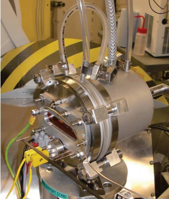 Figure 31: Dedicated DAC vacuum chamber for collecting HP-HT data. Photo taken at beamline I15 at the Diamond Light Source