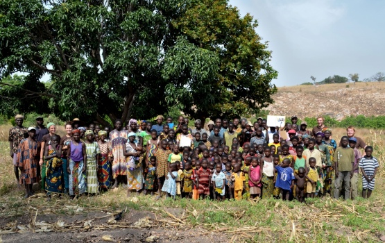 The team saying goodbye with the village of Kosso (Rudi Verspoor) 