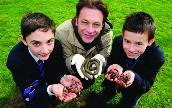 Wildlife expert Chris Packham presents a specimen of one of the world's longest earthworms, Megascolides australis, to launch the Soil and Earthworm Survey with students from St Albans School (OPAL)