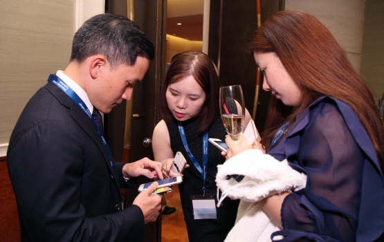 Exchanging business cards during the networking session