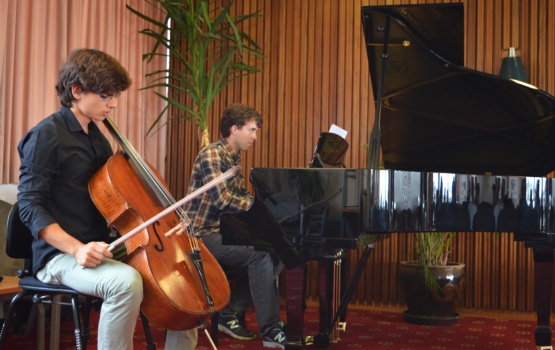 Arjun Ganguly (cello) and Joel Hayhow (piano) performed a lyrical piece by Granados