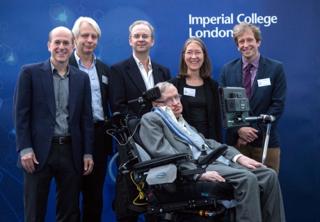 Stephen Hawking posing with 5 physicists