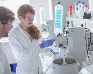 Grantham Institute Phd students in a laboratory