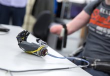 Star Wars-style robotic hand controlled by muscle vibrations
