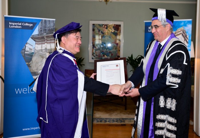Professor Chen Zhu receives honorary degree