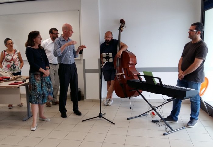 Prof Roger Kneebone in a session with clinicians and two jazz musicians
