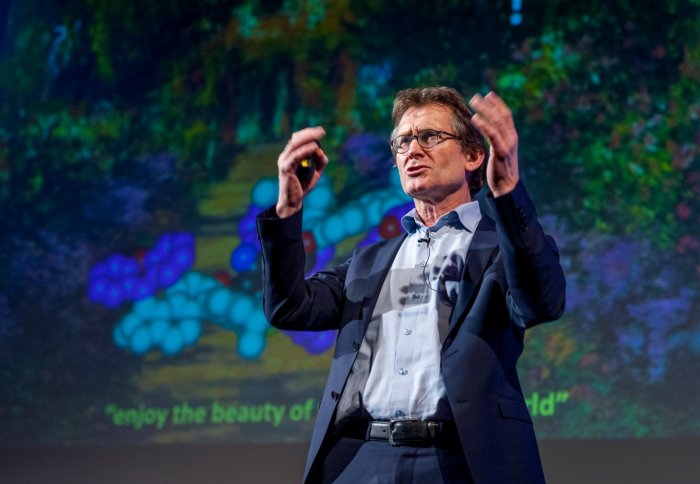 Professor Ben Feringa presenting onstage