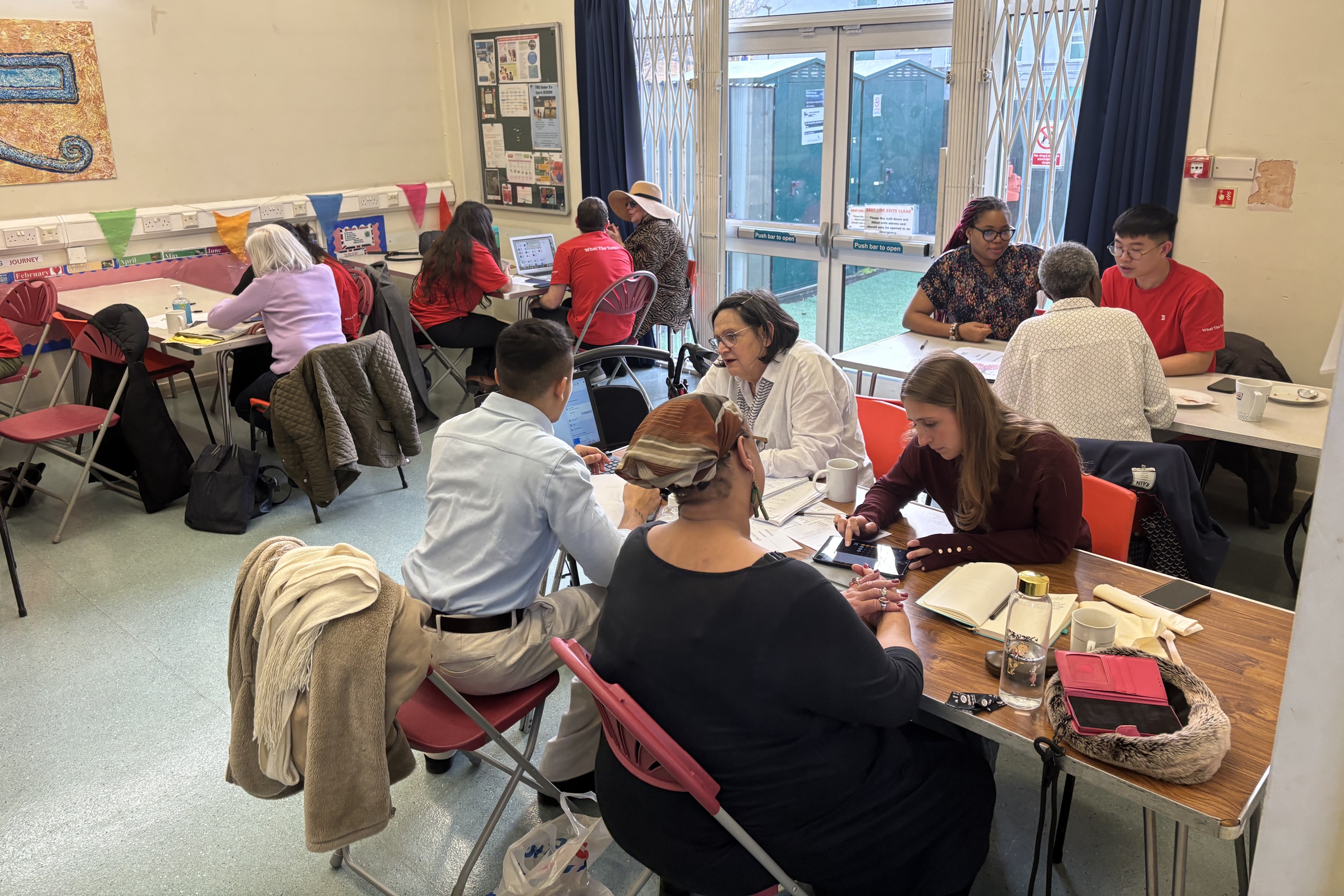 Tech advice sessions get local White City residents online