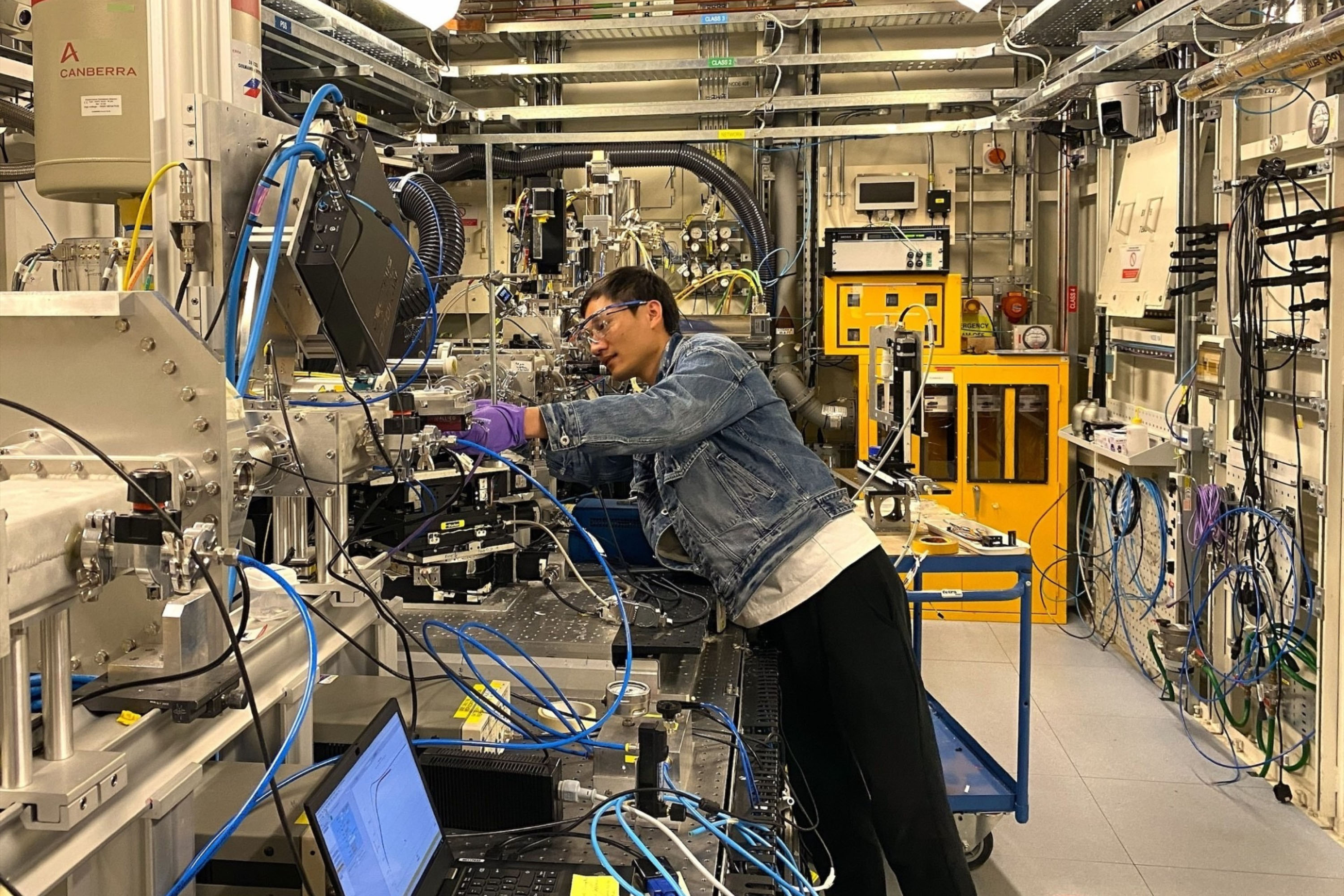 Caiwu Liang conducts X-ray absorption spectroscopy experiments at B18 beamline at Diamond Light Source, the UK's national synchrotron facility.