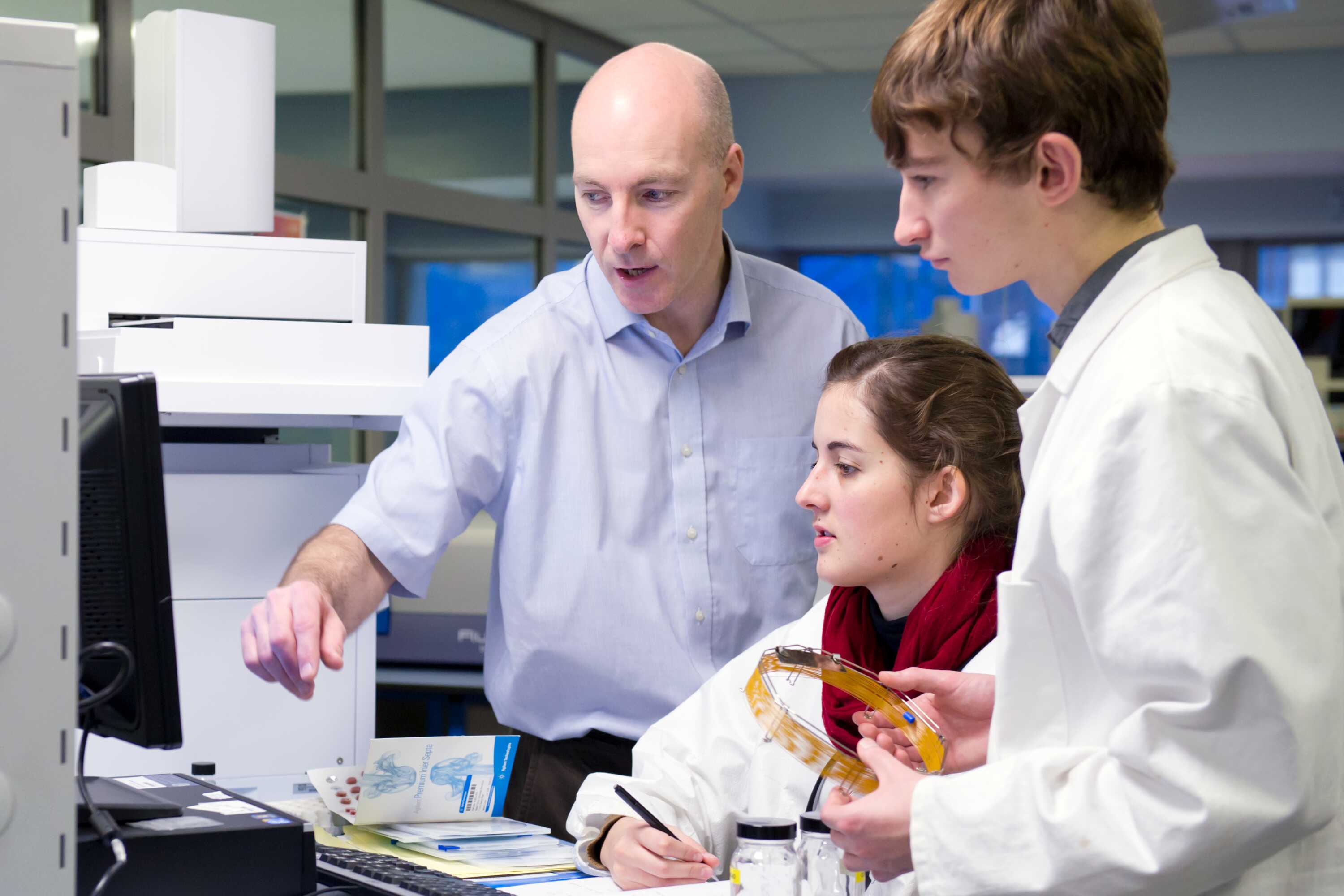 Mark Sephton and students in the laboratory