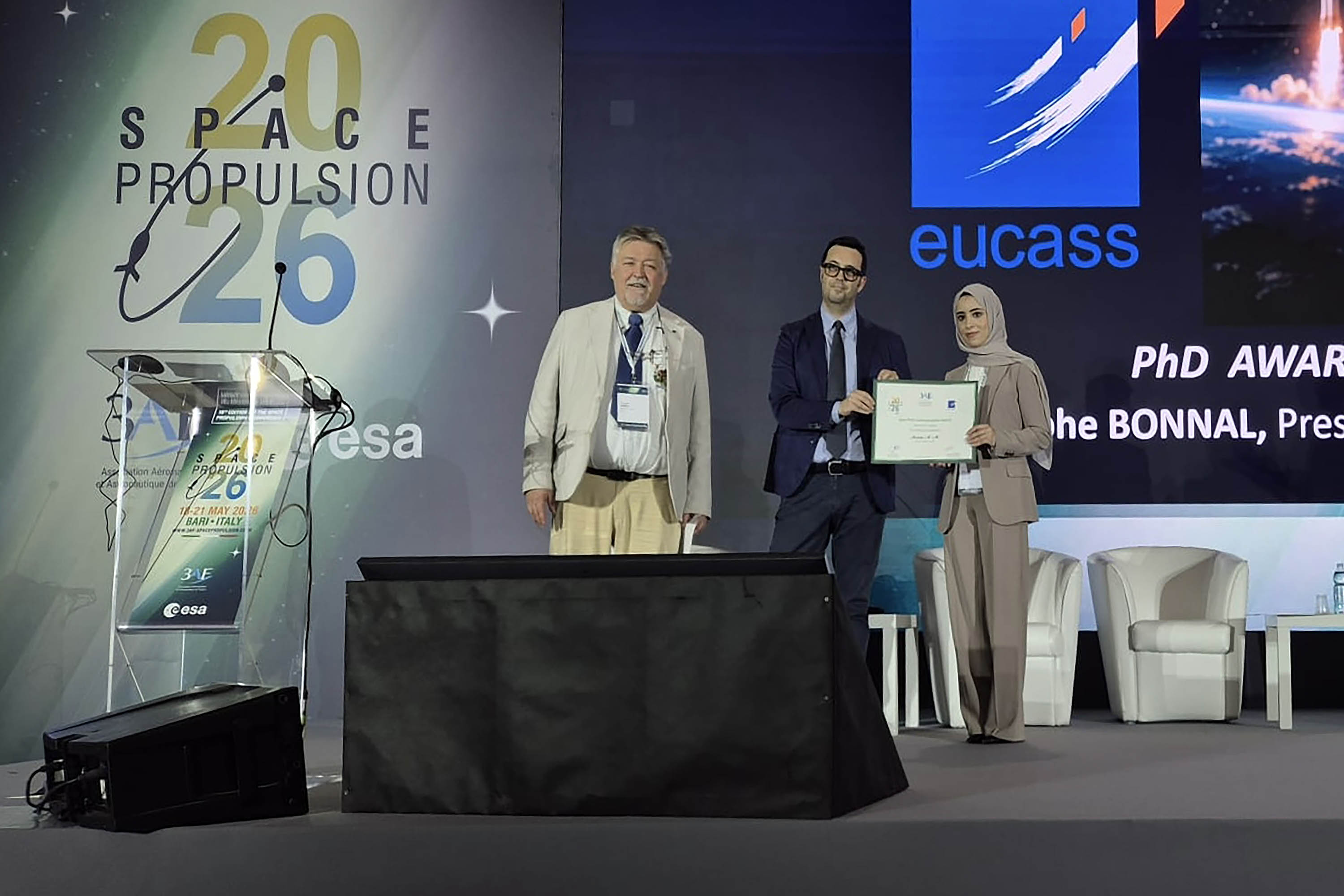 Aeronautics PhD student Hamda Al-Ali receiving award
