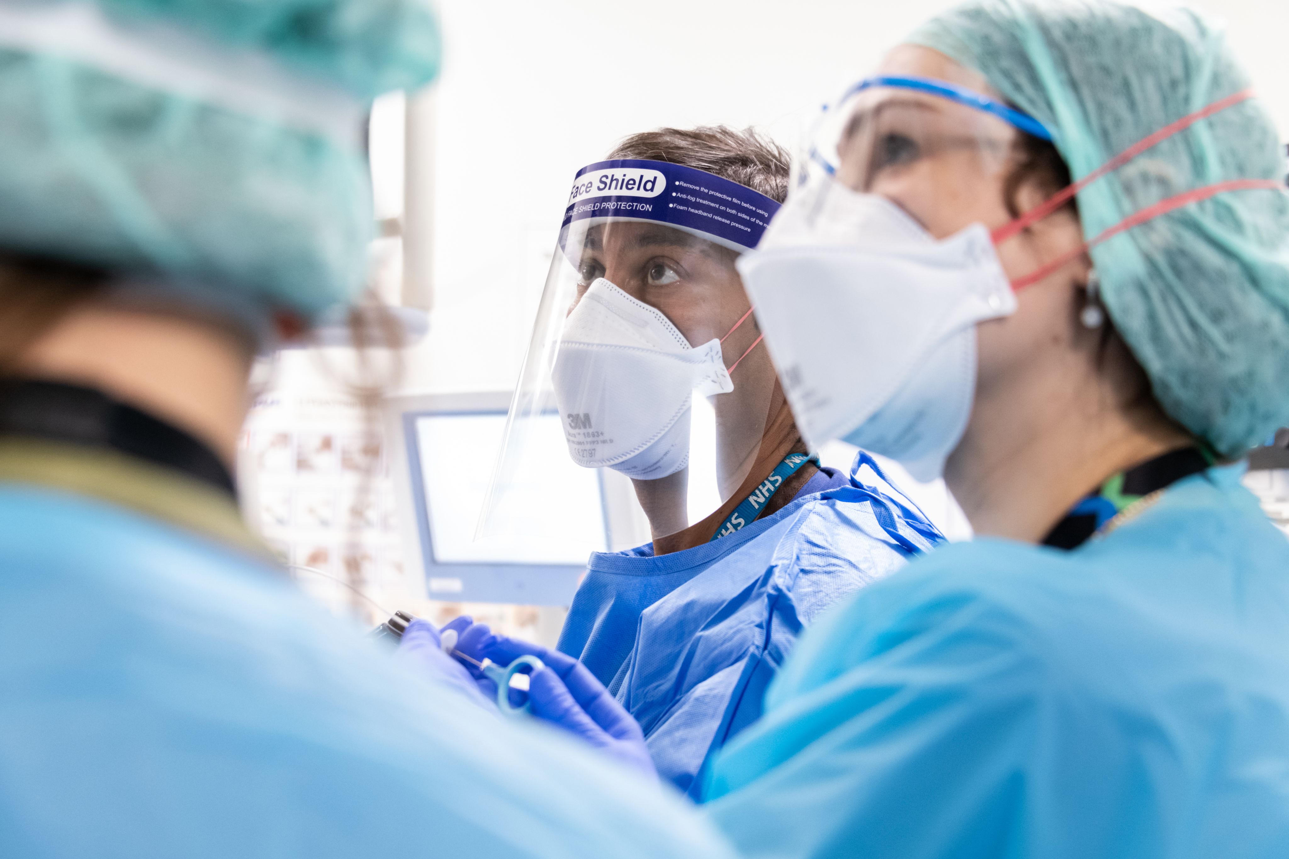 Professor Pallav Shah and colleagues carry out operation at Chelsea and Westminster Hospital