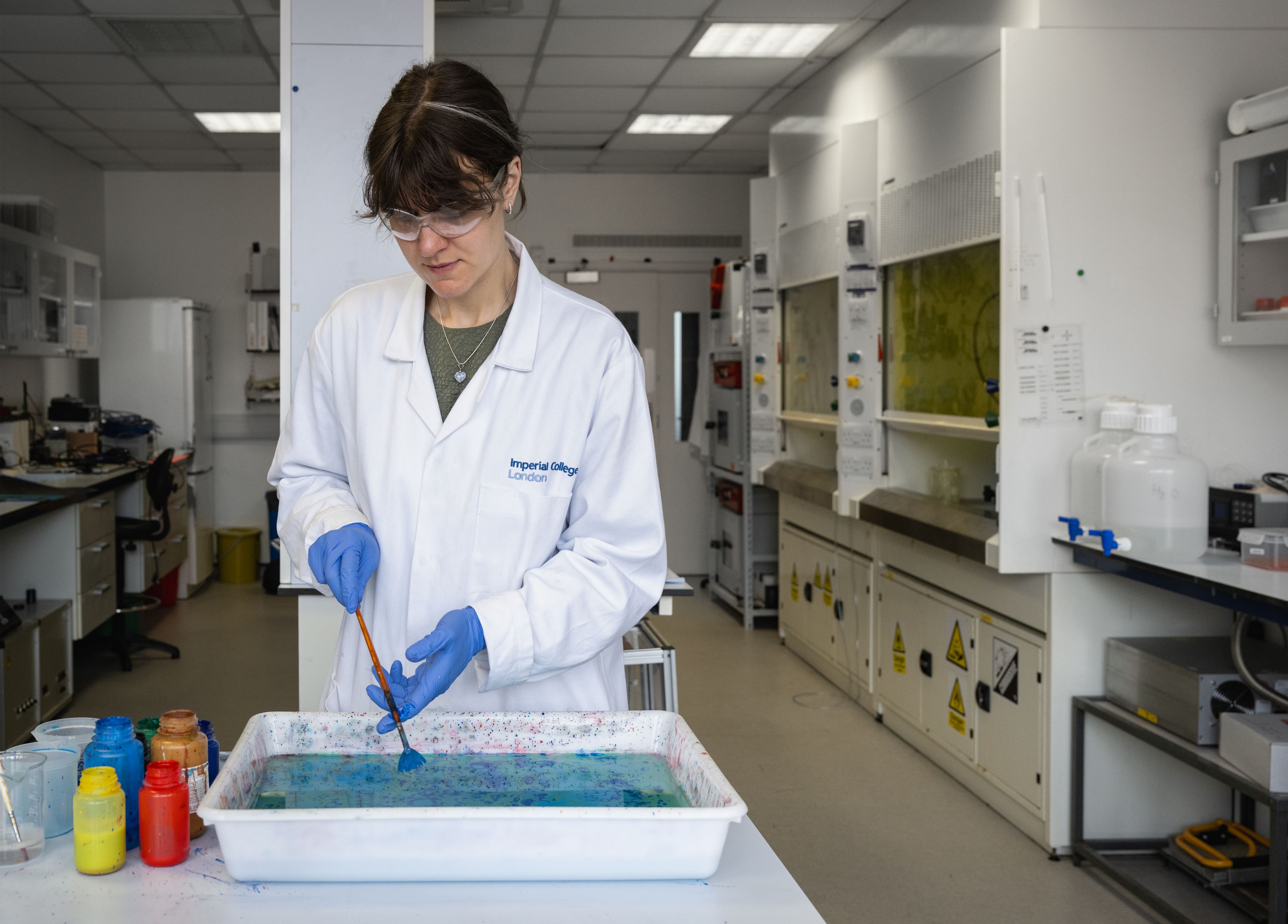 Liva doing some marbling in a laboratory.