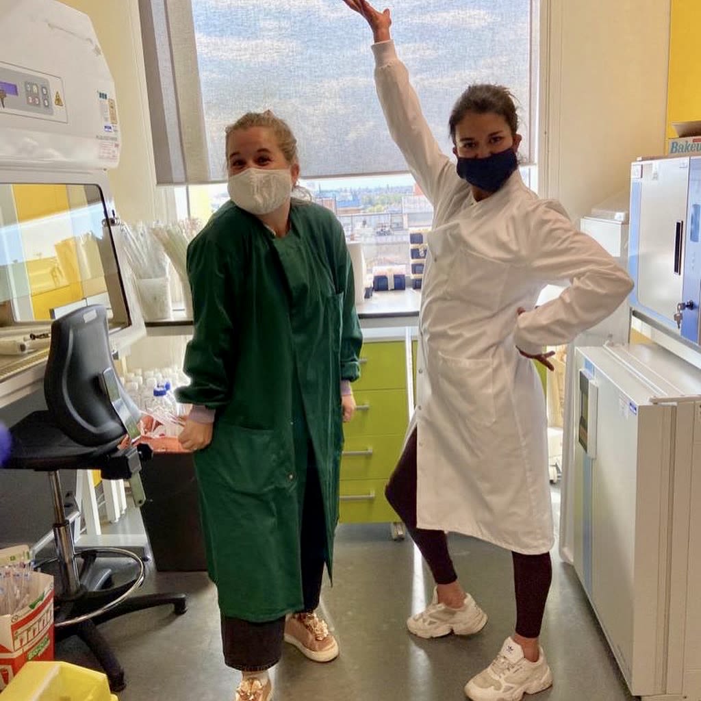 Maike and Salina pose in lab
