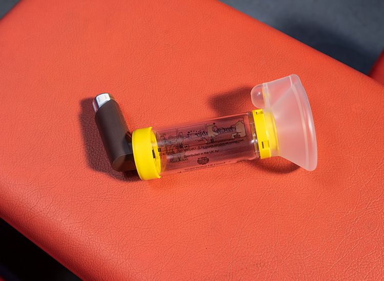 Inhaler with spacer