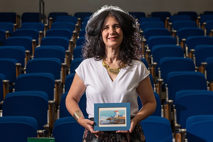 Katerina in lecture theatre holds painting