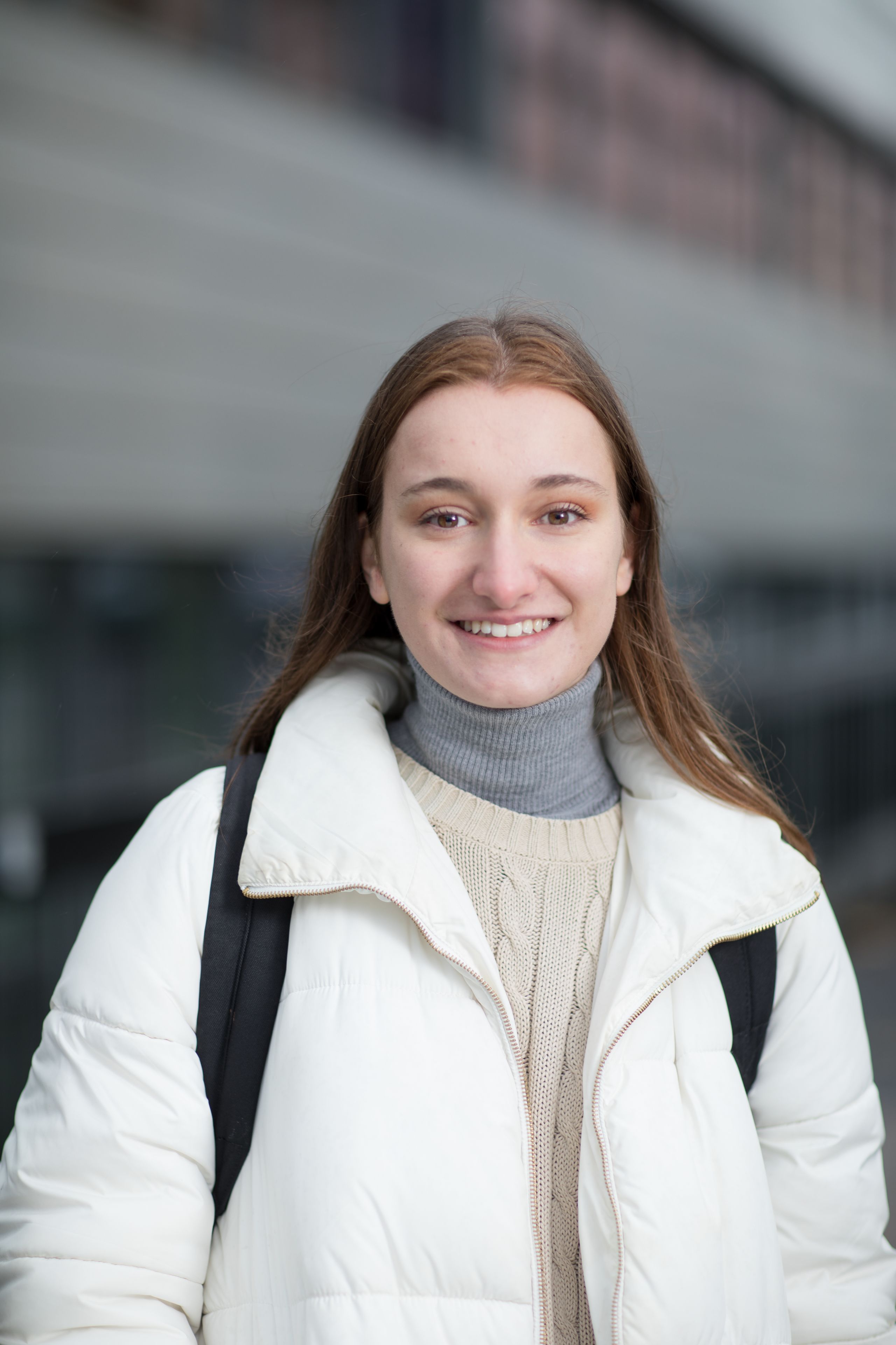 Sophia (physics) smiling at the camera.