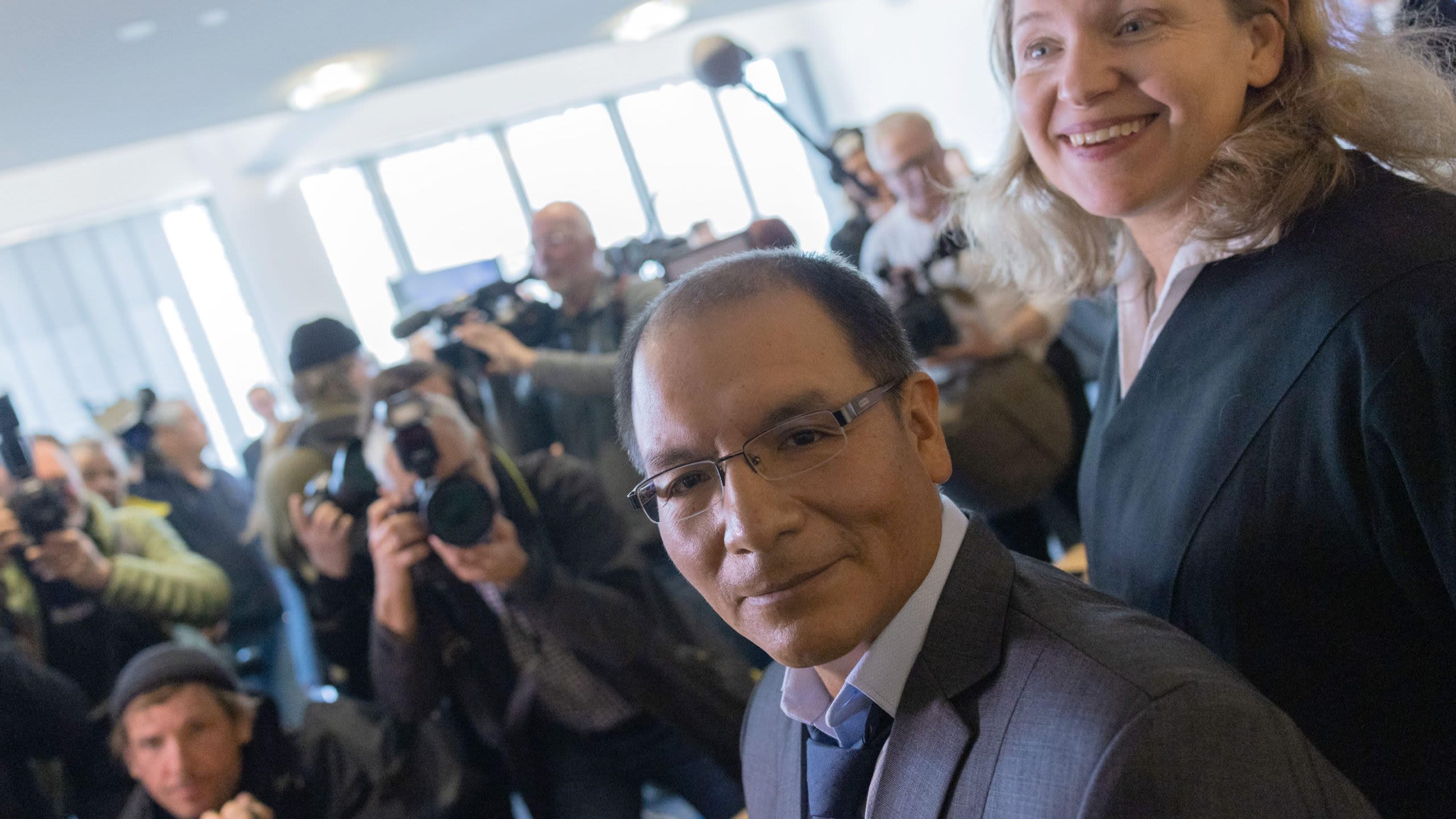 Saúl Luciano Lliuya looking to camera with photographers behind him
