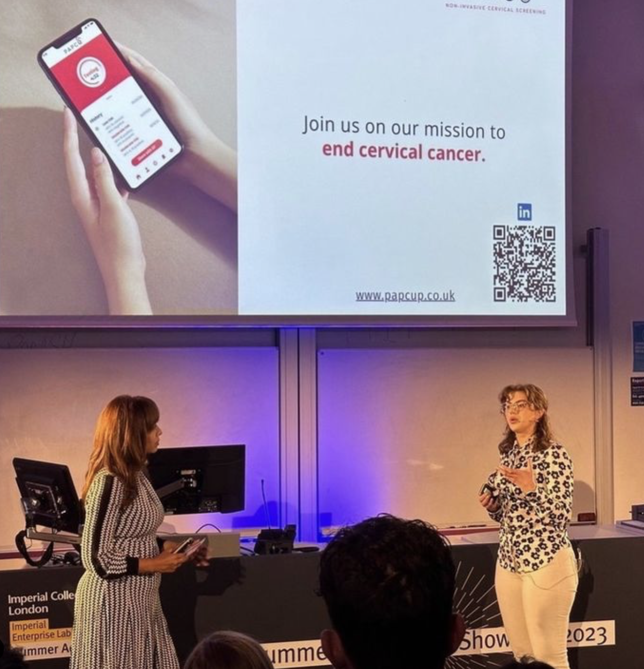 Sanziana Foia presenting Papcup